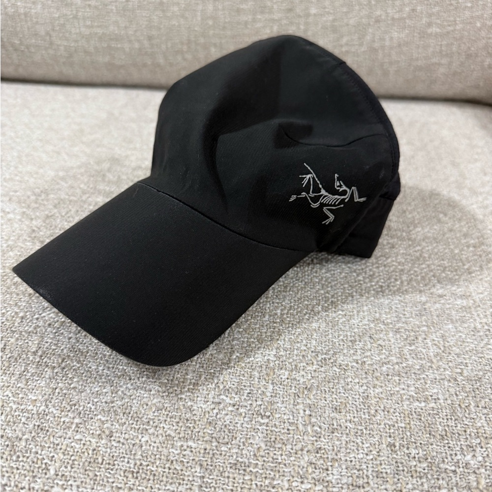 Arc'teryx Black Calvus Cap